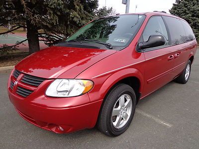 Beautiful 2006 dodge grand caravan sxt v-6 auto leather dvd 1 owner stow n go