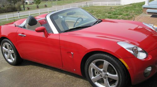 2006 pontiac solstice base convertible 2-door 2.4l  only 10,597 miles!