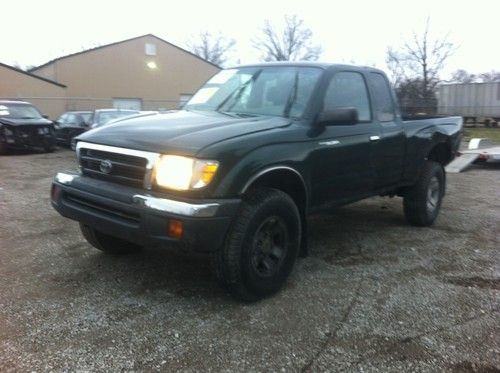 2000 toyota tacoma sr5....4x4...salvage...repairable