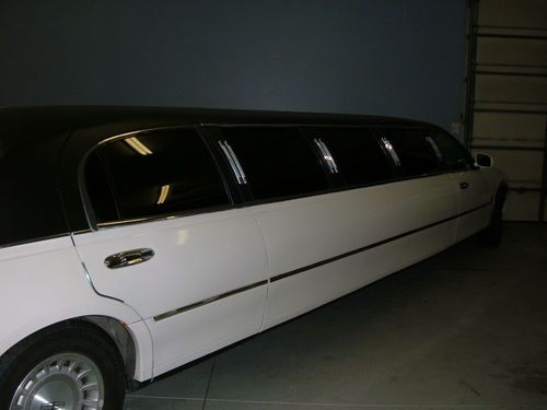 1999 lincoln town tuxedo limousine 4-door 4.6l