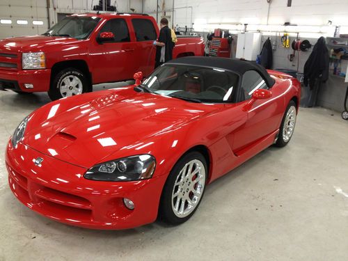 2005 dodge viper srt-10 convertible 2-door 8.3l