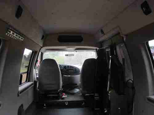 1999 Ford E-250 Econoline XL HANDICAPPED VAN WITH LIFT, image 6