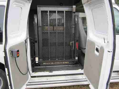1999 Ford E-250 Econoline XL HANDICAPPED VAN WITH LIFT, image 7