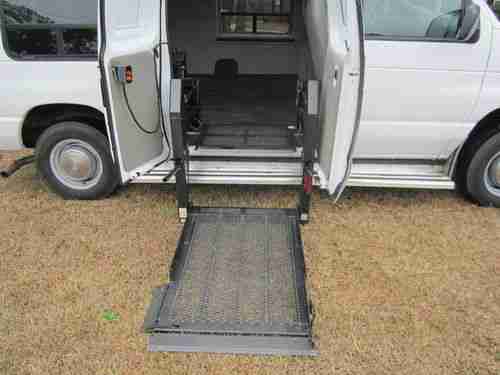 1999 Ford E-250 Econoline XL HANDICAPPED VAN WITH LIFT, image 8