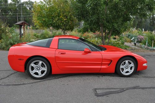 1998 chevrolet corvette base hatchback 2-door 5.7l