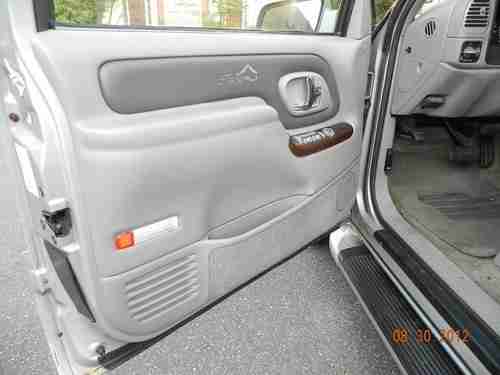 2000 GMC YUKON DENALI. 4x4 AWD One owner. Private Sale. Great Truck. NO RESERVE, image 12
