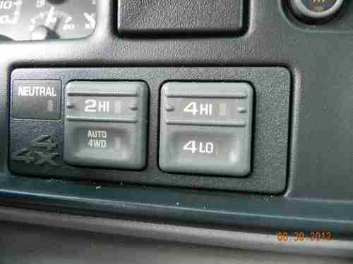 2000 GMC YUKON DENALI. 4x4 AWD One owner. Private Sale. Great Truck. NO RESERVE, image 14
