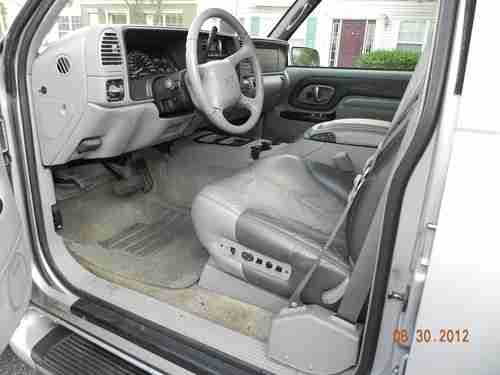 2000 GMC YUKON DENALI. 4x4 AWD One owner. Private Sale. Great Truck. NO RESERVE, image 18