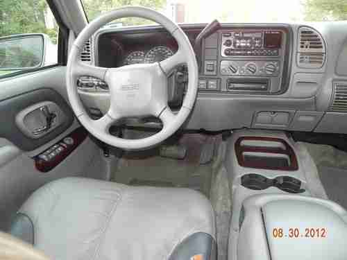 2000 GMC YUKON DENALI. 4x4 AWD One owner. Private Sale. Great Truck. NO RESERVE, image 19