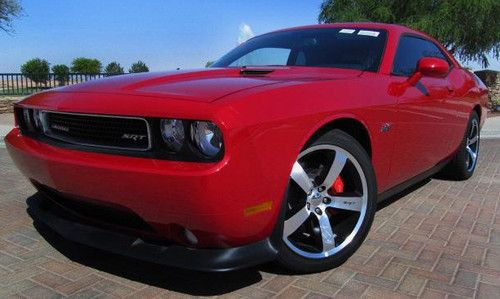 2012 dodge challenger srt8 coupe 2-door 6.4l