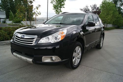2010 subaru outback 3.6r. leather. sunroof. bluetooth. only 25,500 miles! black.