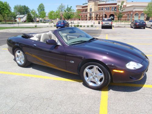 1999 jaguar xk8 convertible low mile car ! nice ! cold air...chrome wheels.