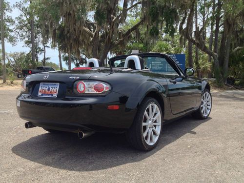 2006 mazda mx-5 miata sport convertible 2-door 2.0l