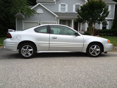 2002 pontiac grand am se coupe 2-door 2.2l - low mileage