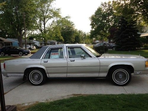 Ford crown victoria, 1989