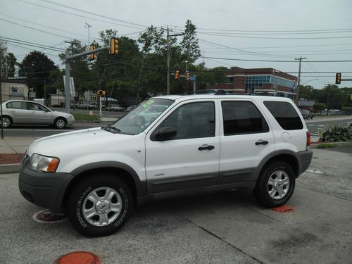 No reserve 01 escape 4x4 leather, sun roof, looks and runs like new! awesome suv