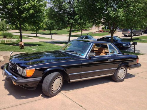 Black convertible roadster 560sl