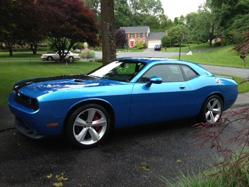 2009 dodge challenger srt8 coupe 2-door 6.1l