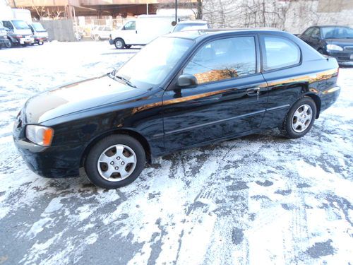 2001 hyundai accent gl,2-door hatch,81k miles,gas saver,nice condition,no re$v !