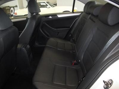 4dr Manual S 2.5L NAV CD Power Windows Power Door Locks Tilt Wheel AM/FM Stereo, image 8