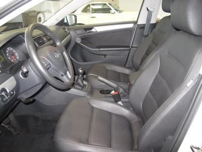4dr Manual S 2.5L NAV CD Power Windows Power Door Locks Tilt Wheel AM/FM Stereo, image 9