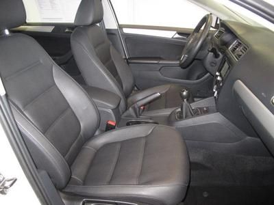 4dr Manual S 2.5L NAV CD Power Windows Power Door Locks Tilt Wheel AM/FM Stereo, image 16