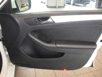4dr Manual S 2.5L NAV CD Power Windows Power Door Locks Tilt Wheel AM/FM Stereo, image 17