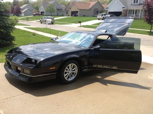 1986 Chevrolet Camaro Z28 Iroc-Z Coupe 2-Door 5.0L, image 2