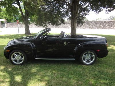 Chevrolet ssr loaded 5k miles like new step boards htd seats bed trim 2004