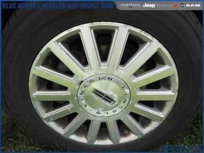 No Reserve,  new car trade in, super clean, runs & drives like a Lincoln should!, image 13