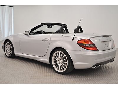 SLK 55 AMG WITH NAVIGATION / HEATED SEATS / CLEAN CARFAX - NO RESERVE, image 6