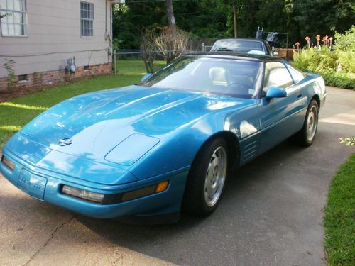 1993 corvette--excellent condition--low reserve
