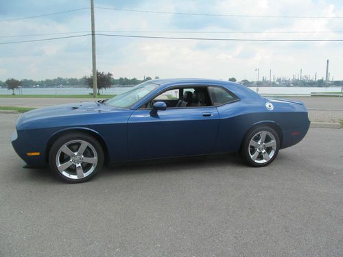 2009 dodge challenger r/t coupe 2-door 5.7l