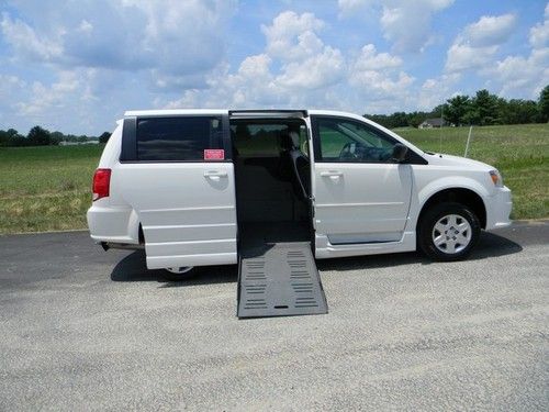 Dodge grand caravan braun entervan handicap wheelchair ramp like new