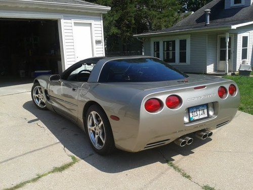 1998 chevrolet corvette base hatchback 2-door 5.7l