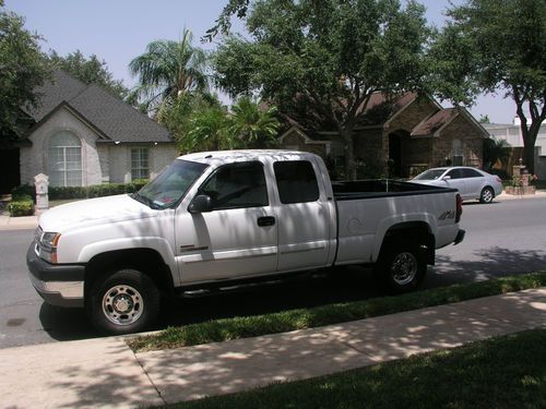 Diesel 2500 hd  lt  20 mpg one ton white all electric and heated leather seats