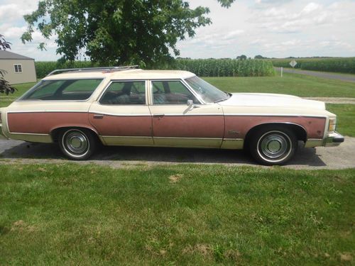 1975 pontiac catalina safari wagon 4-door 6.6l