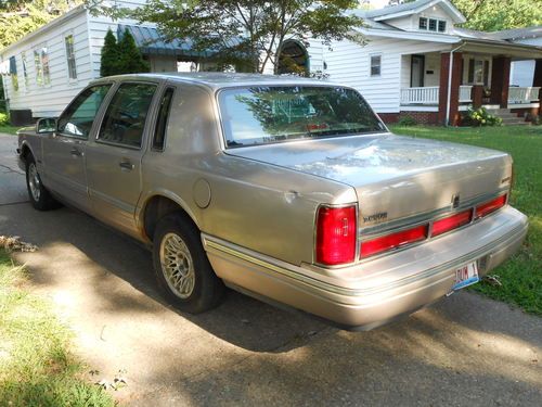 1997 lincoln town car signature sedan 4-door 4.6l