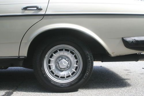 1985 Mercedes-Benz 300D Turbo w123, image 3