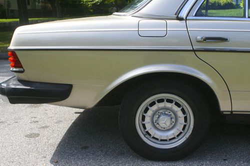 1985 Mercedes-Benz 300D Turbo w123, image 4