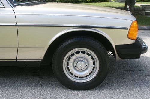 1985 Mercedes-Benz 300D Turbo w123, image 5