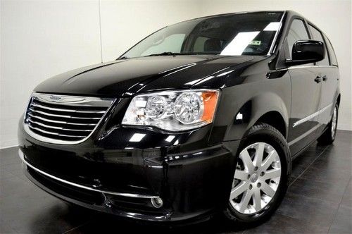 2012 chrysler town and country loaded~dvd~pwr lift gate~ we finance!!