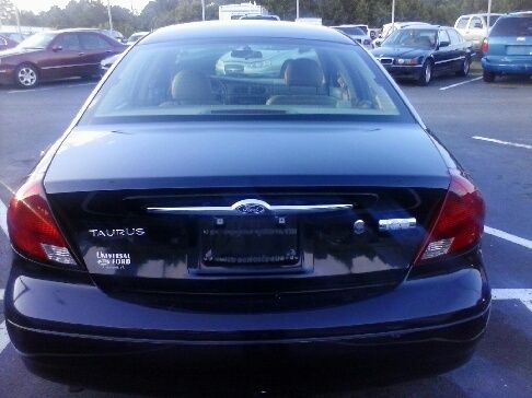 2003 Ford Taurus SEL Sedan 4-Door 3.0L, image 4
