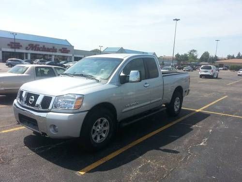 2005 nissan titan le crew cab pickup 4-door 5.6l 4x4 one owner!!!