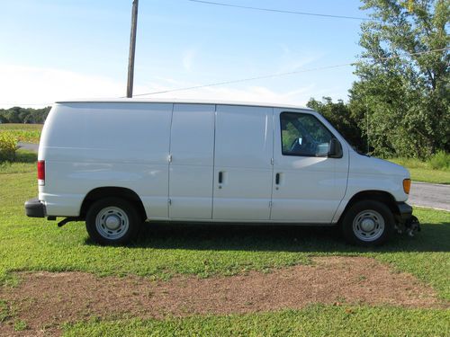 2005 ford econoline 150 cargo van - excellent work van with factory bins