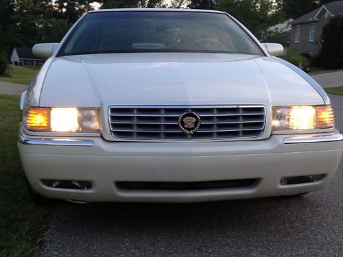 Super nice  01 eldorado doral edition / low miles/ one owner