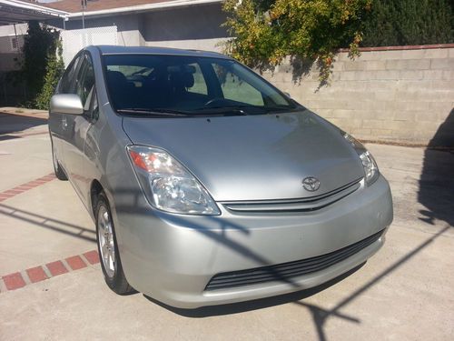 2005 toyota prius base hatchback 4-door 1.5l