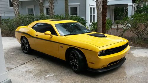 2012 dodge challenger srt8 392 yellow jacket