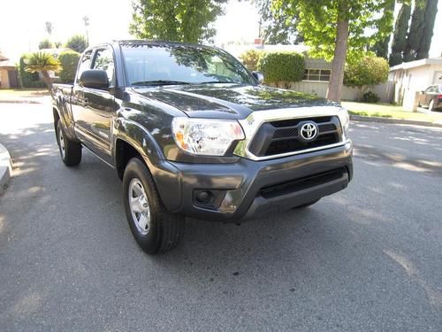 2012 toyota tacoma pre runner extended cab pickup 4-door 2.7l 19k miles