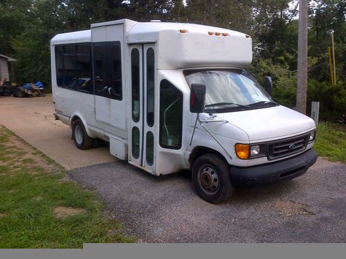 2003 ford e-450 super duty custom cutaway van 2-door 7.3l